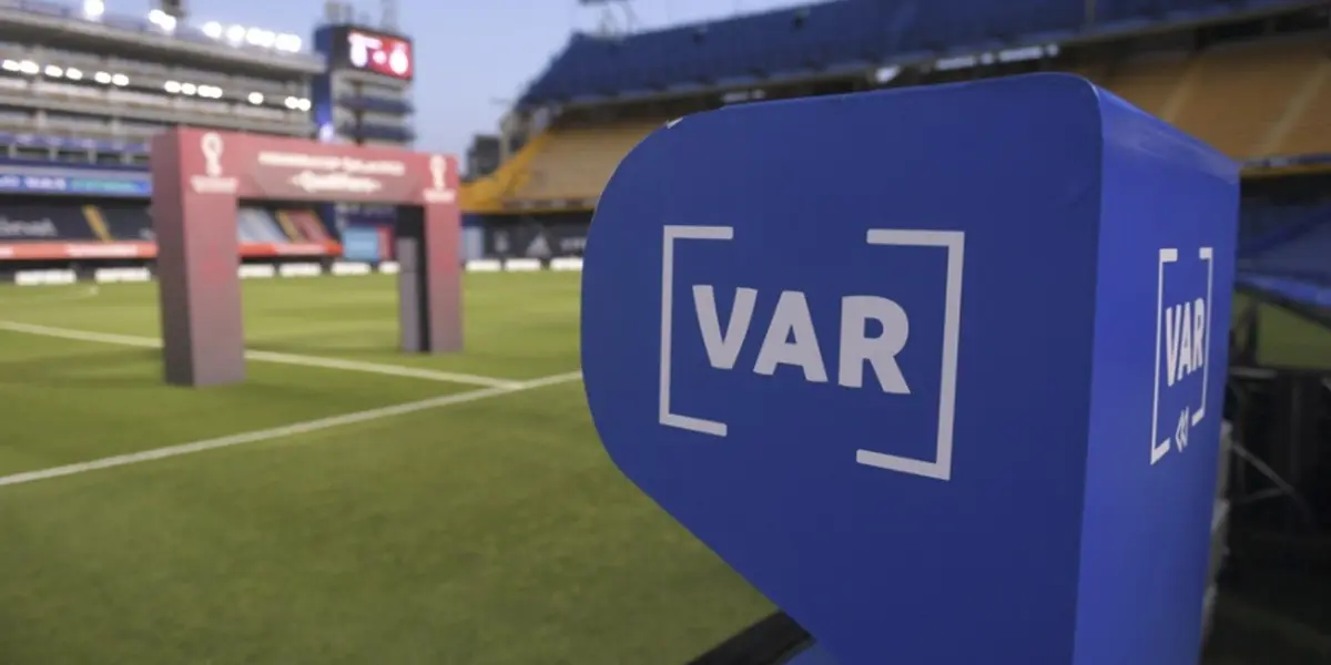 Julián Álvarez's first moment of confusion with VAR and Guardiola on his first Manchester City goal.