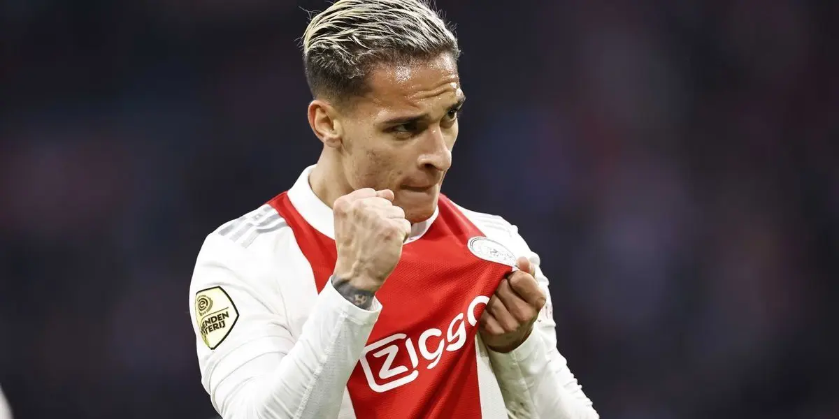 Liverpool are in talks to sign Ajax winger Antony ahead of Manchester United, according to reports in Brazil.