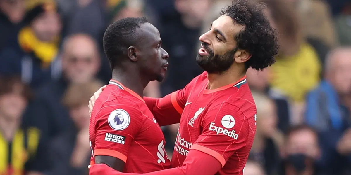 Liverpool clinched the first title of the English season by dominating Manchester City 3-1 in Leicester.