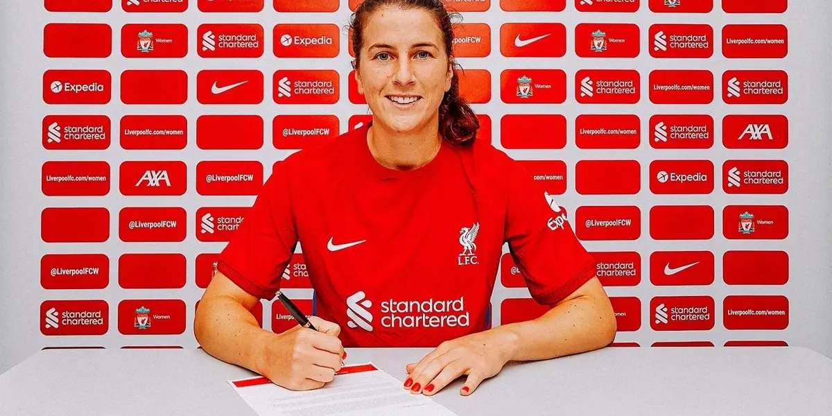 Liverpool FC Women captain Niamh Fahey has signed a new contract with the club.