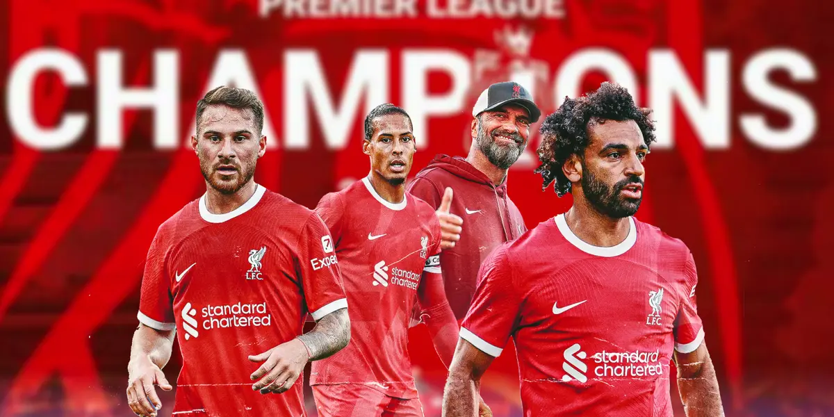Several Liverpool players with Klopp and the Premier League title