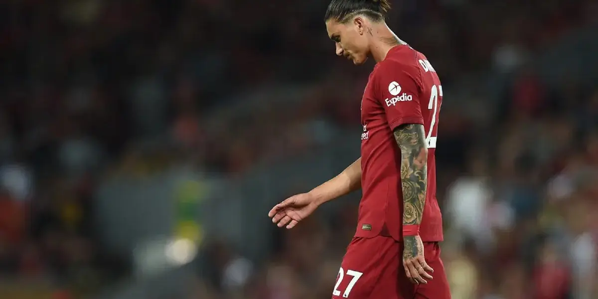 During the match there was a situation that shows the annoyance of his teammates with the Uruguayan's failures