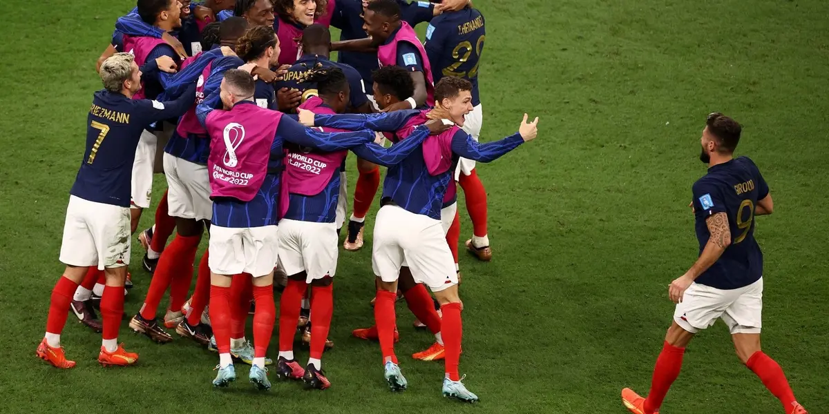 The striker has attracted the attention of the two English clubs who will have to compete with each other