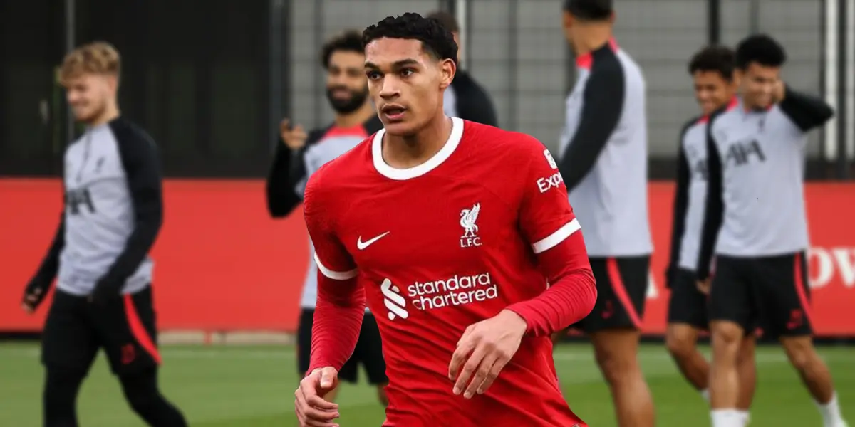 Quansah and several figures from the team